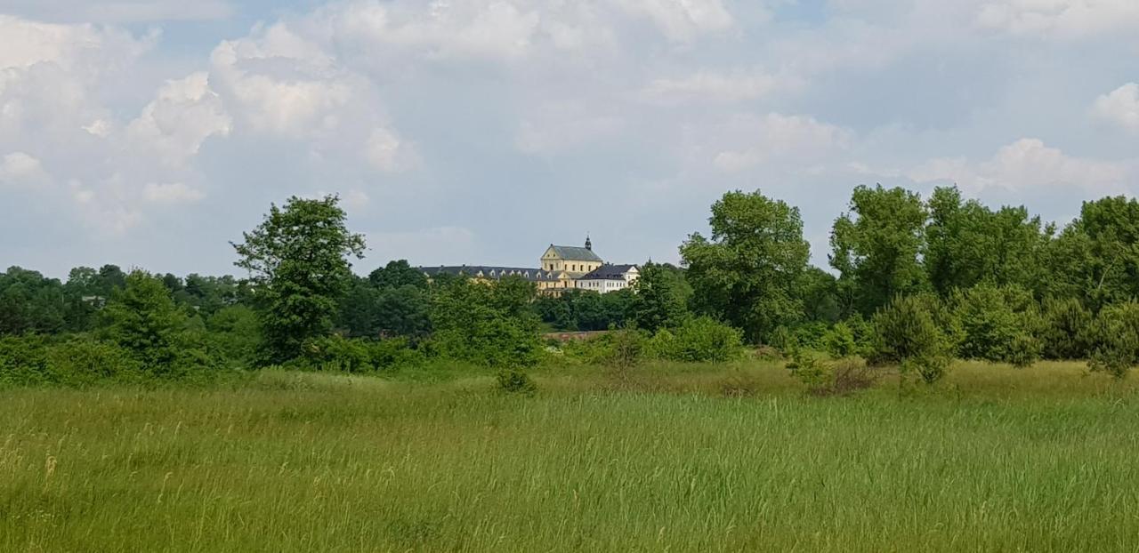 Dom W Krainie Bugu Villa Korczew Exterior photo